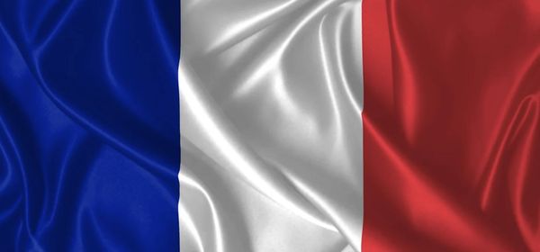 Flagge zeigen: Frankreich rüstet auf – Daimler Truck, Airbus und HPQ Silicon profitieren