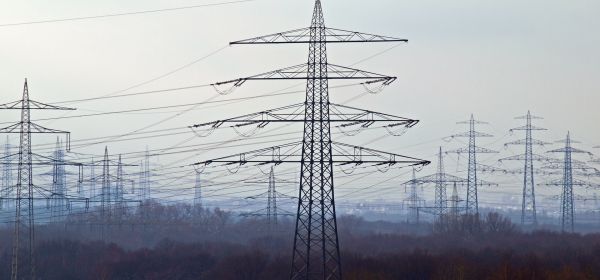 Drei Aktien unter Hochspannung: Pfisterer, Meta Platforms, American Atomics und der Stromhunger der KI